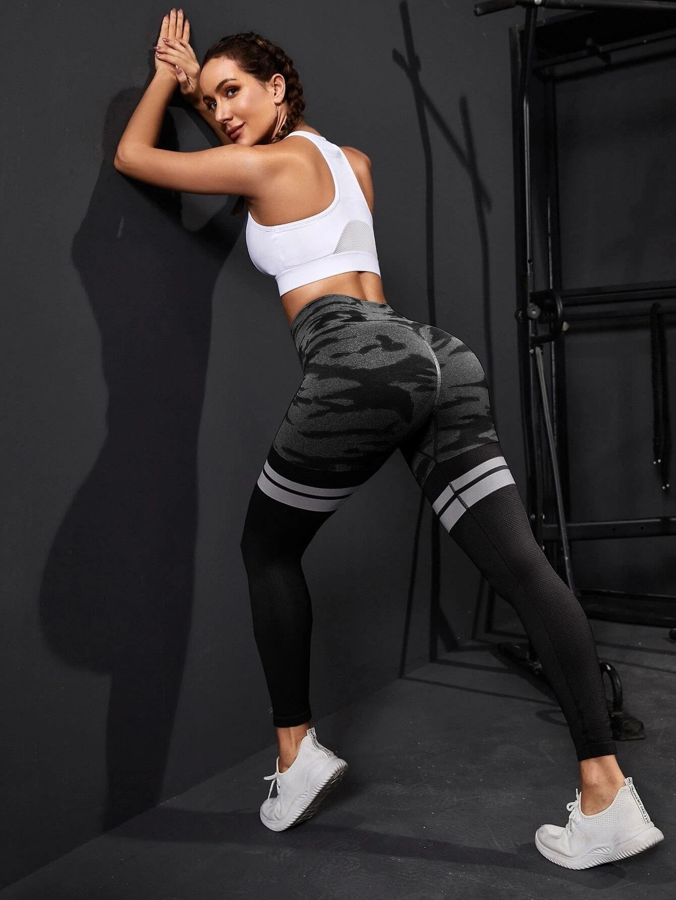 Seamless Camo Scrunch Yoga Leggings V-Waist Striped Butt Lifting, High Waist Tummy Control Compression Pants for Women, Indoor & Outdoor Fitness